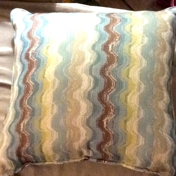 Throw/Accent pillow set of 2 - Picture 6 of 8